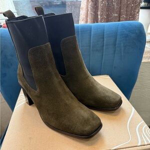 Portland Leather Vero Chelsea Boots Womens 8.5 Olive Suede Block Heel